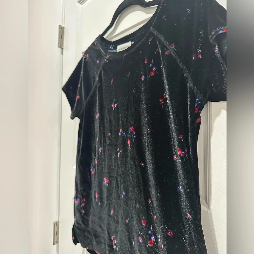 Liz Claiborne | Short Sleeve Black Velvet | Floral Top Small - Picture 4 of 5